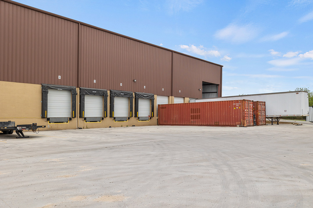 Storage yard for mobile containers. 